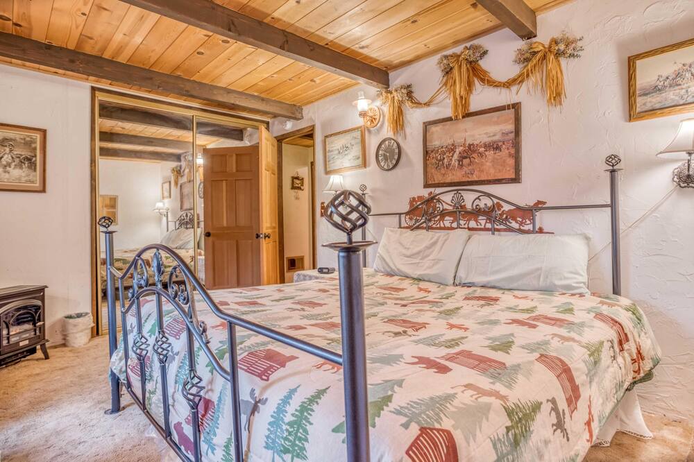 Photo of Bedroom in Upper Moonridge