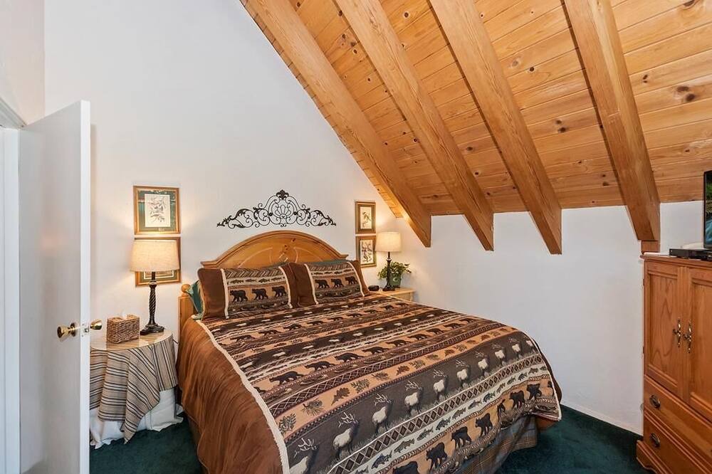 Photo of Bedroom in Summit Estates