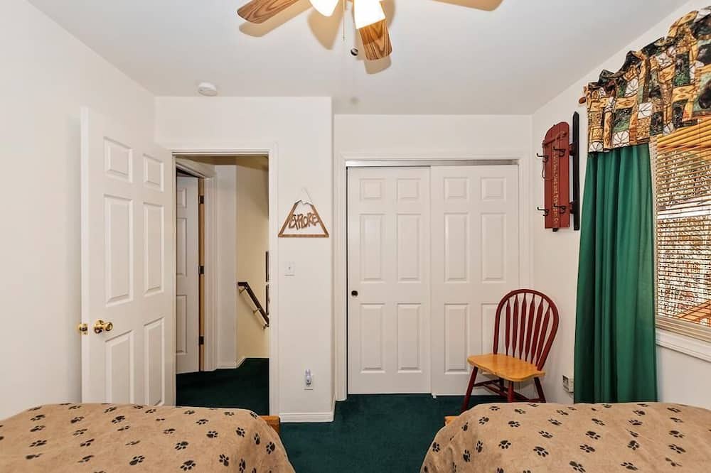 Photo of Bedroom in Summit Estates