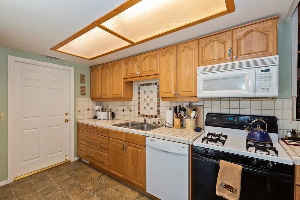 Photo of Kitchen in Summit Estates