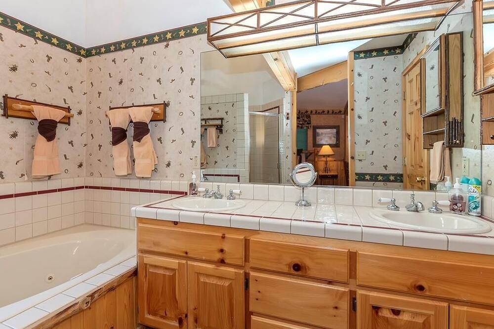 Photo of Bathroom in Eagle Mountain Estates