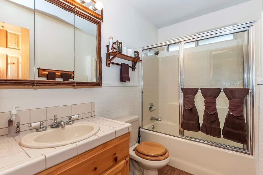 Photo of Bathroom in Eagle Mountain Estates