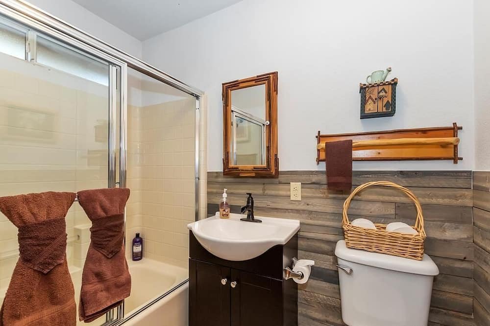 Photo of Bathroom in Eagle Mountain Estates