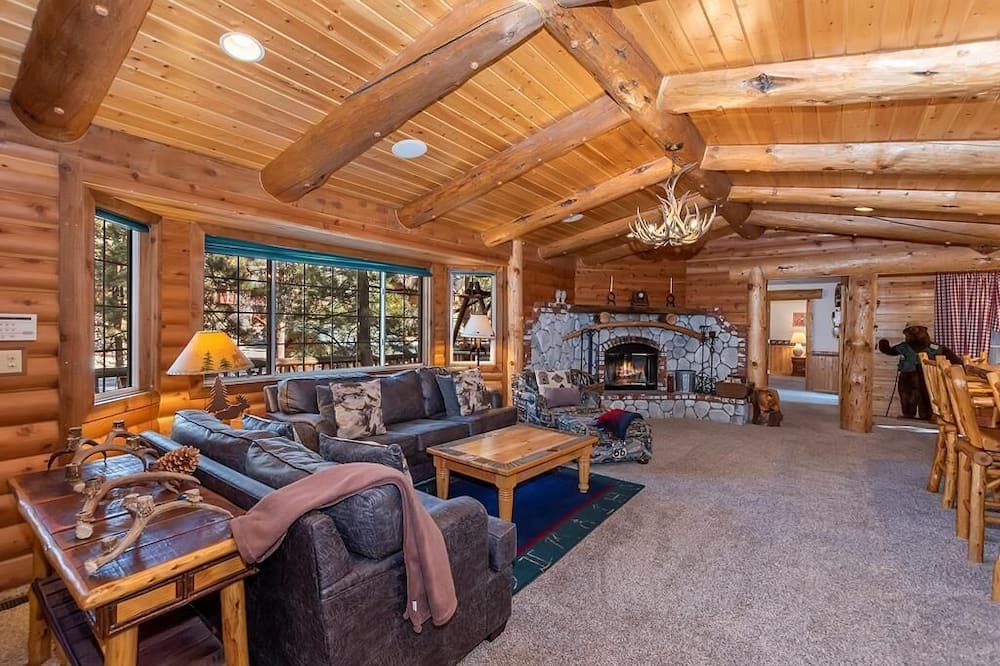 Photo of Livingroom in Eagle Mountain Estates