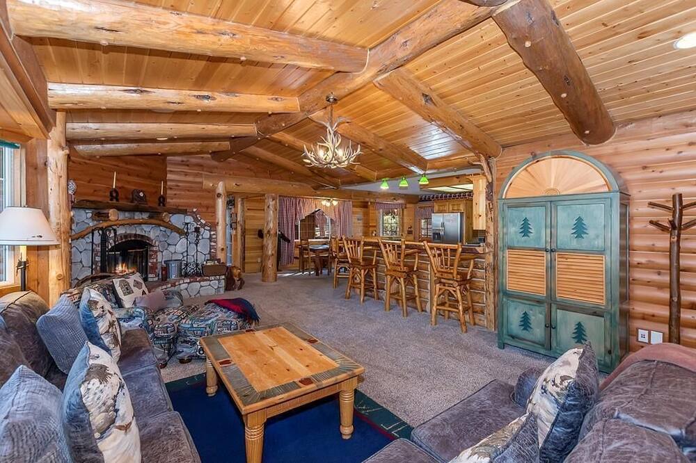 Photo of Livingroom in Eagle Mountain Estates