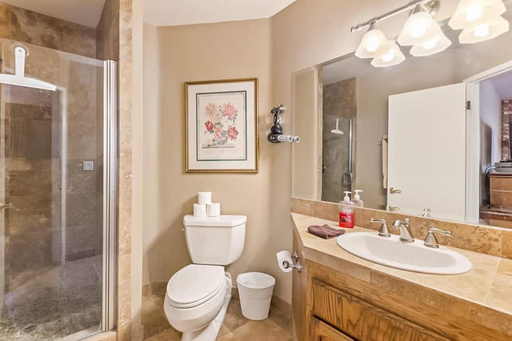 Photo of Bathroom in Fox Farm