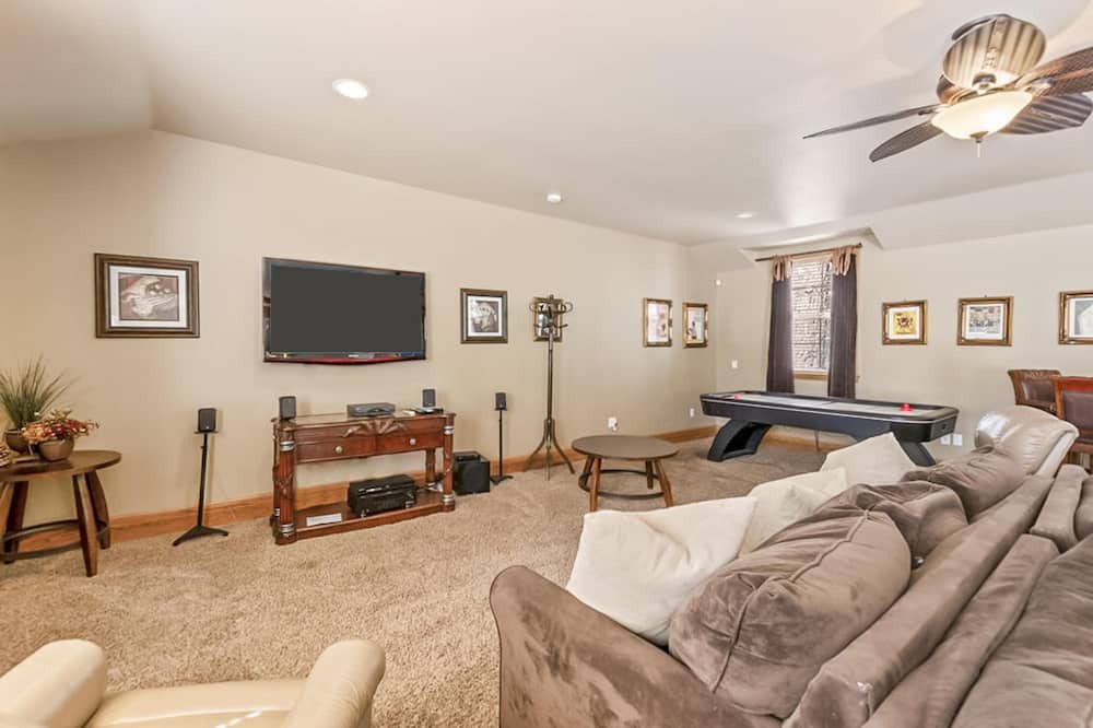 Photo of Livingroom in Fox Farm