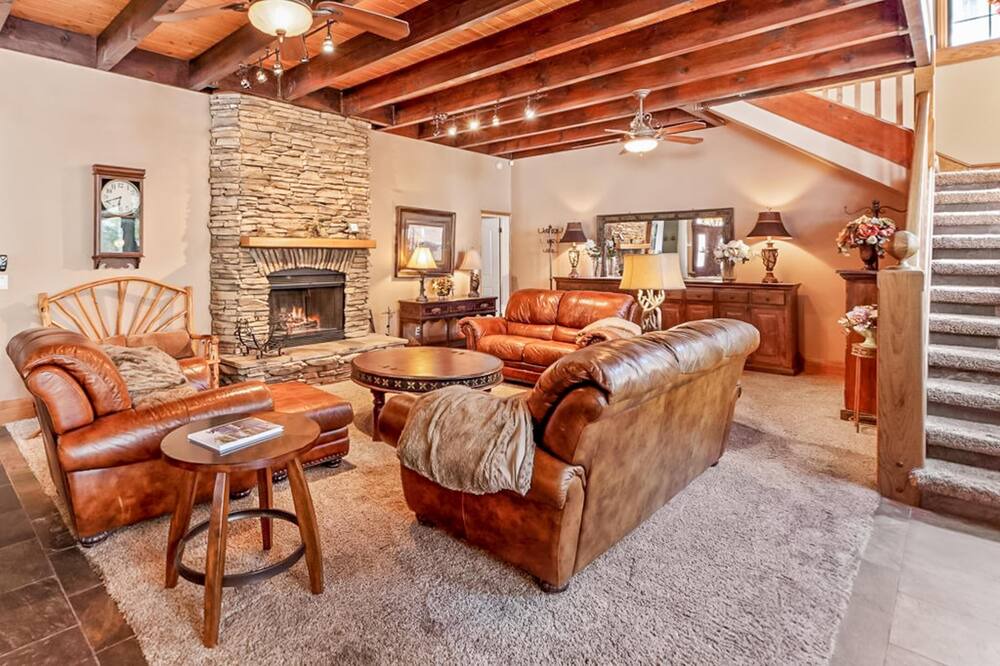 Photo of Livingroom in Fox Farm