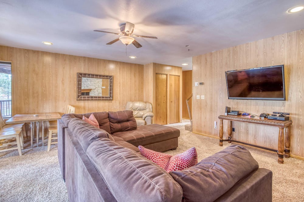 Photo of Livingroom in Fox Farm