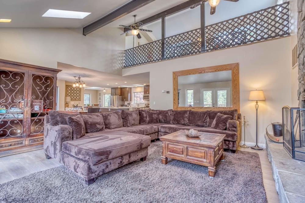 Photo of Livingroom in Fox Farm