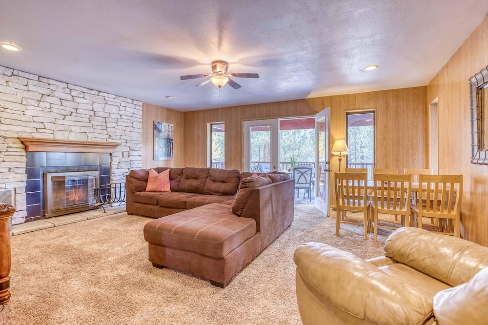 Photo of Livingroom in Fox Farm
