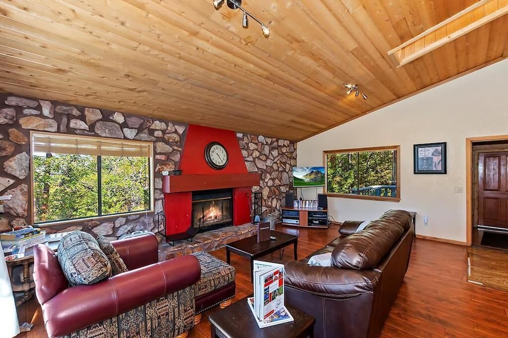 Photo of Livingroom in Upper Moonridge