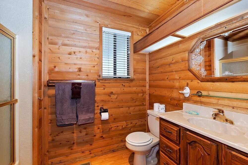 Photo of Bathroom in Upper Moonridge