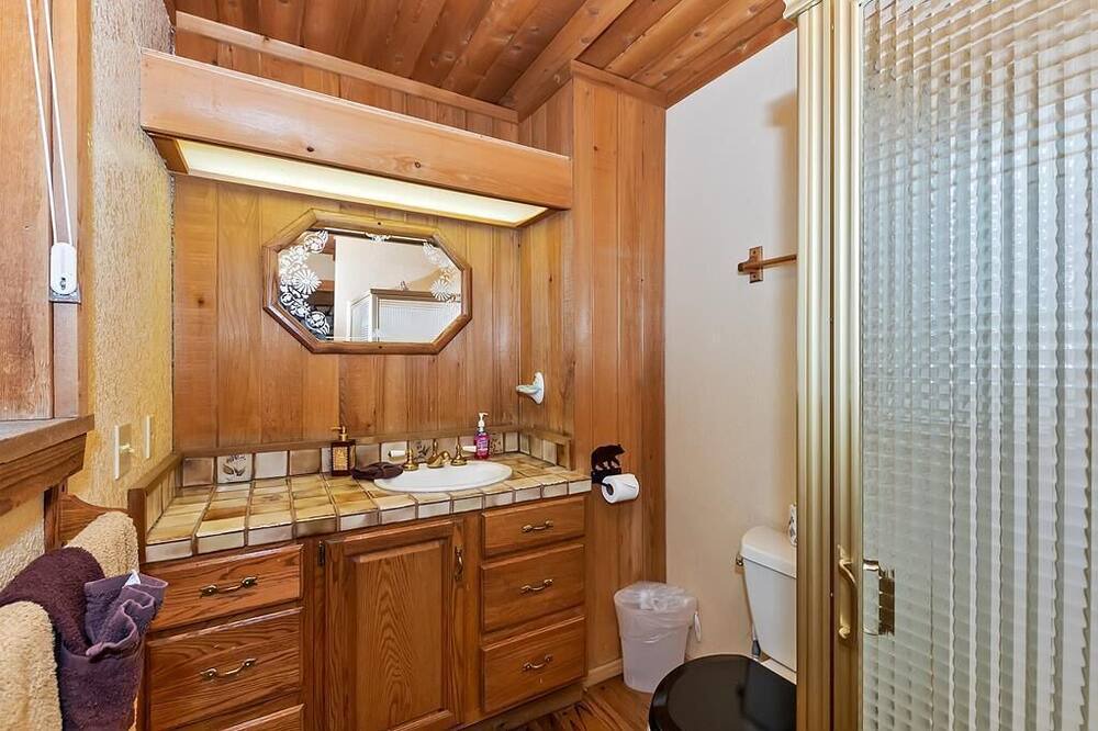 Photo of Bathroom in Upper Moonridge