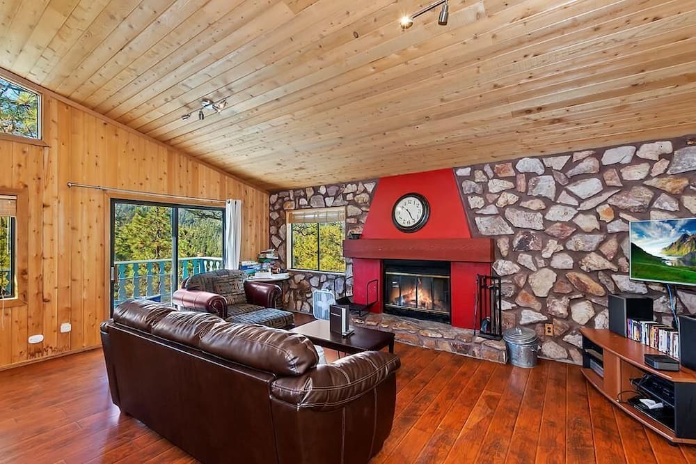 Photo of Livingroom in Upper Moonridge