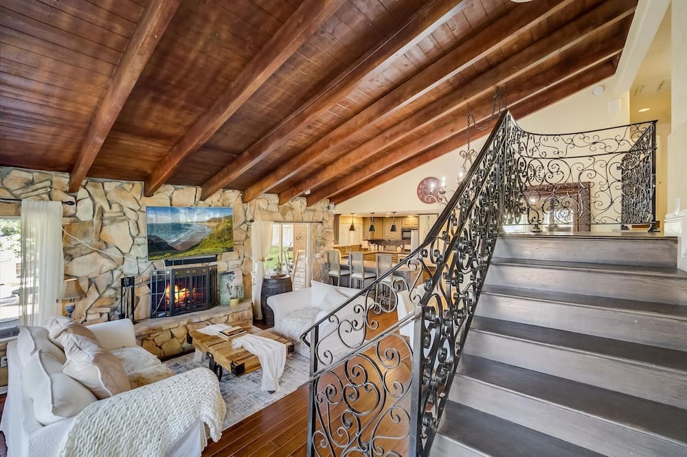 Photo of Livingroom in Anaheim Hills