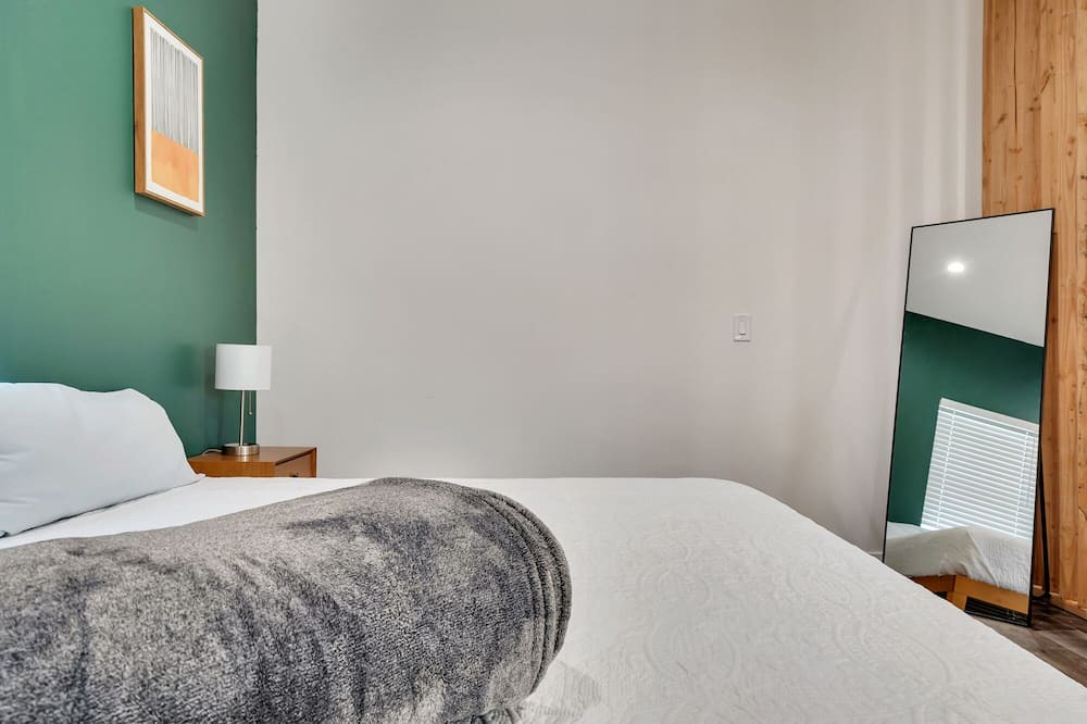 Photo of Bedroom in Montebello
