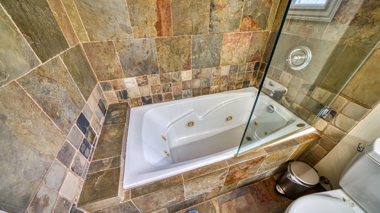 Photo of Bathroom in Lakeside Park