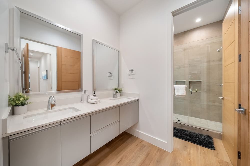 Photo of Bathroom in Valley Village