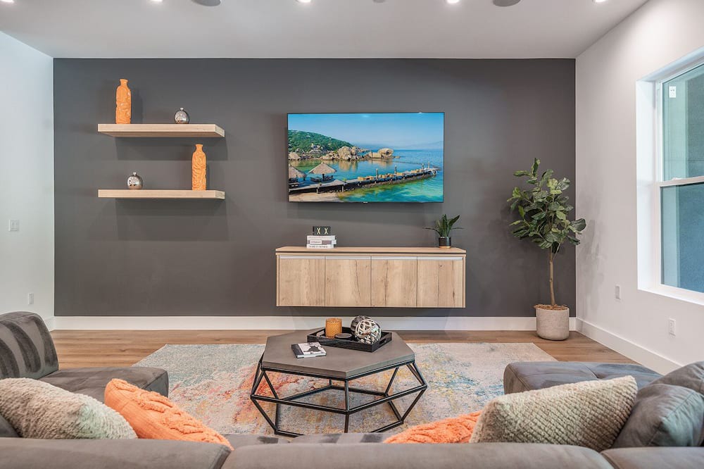 Photo of Livingroom in Valley Village