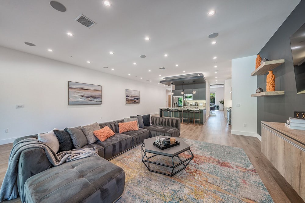 Photo of Livingroom in Valley Village