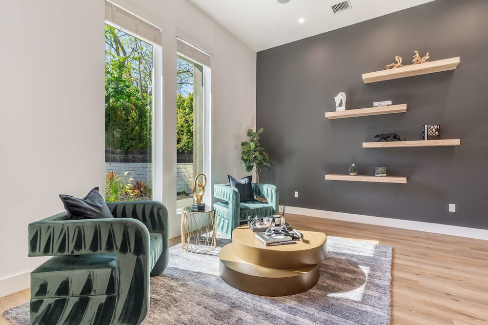 Photo of Livingroom in Valley Village