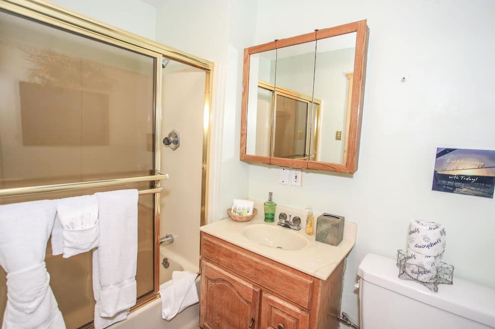 Photo of Bathroom in Fawnskin