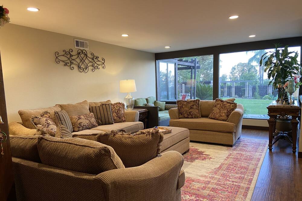 Photo of Livingroom in Rancho Cucamonga