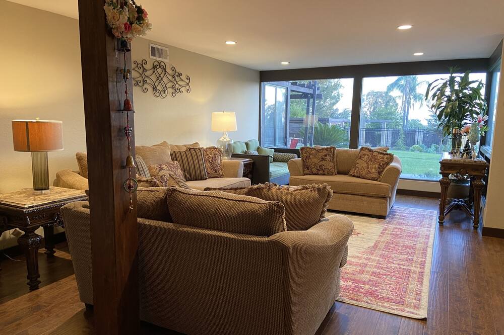 Photo of Livingroom in Rancho Cucamonga