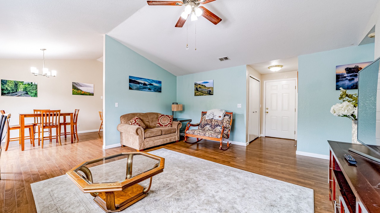 Photo of Livingroom in McKinleyville