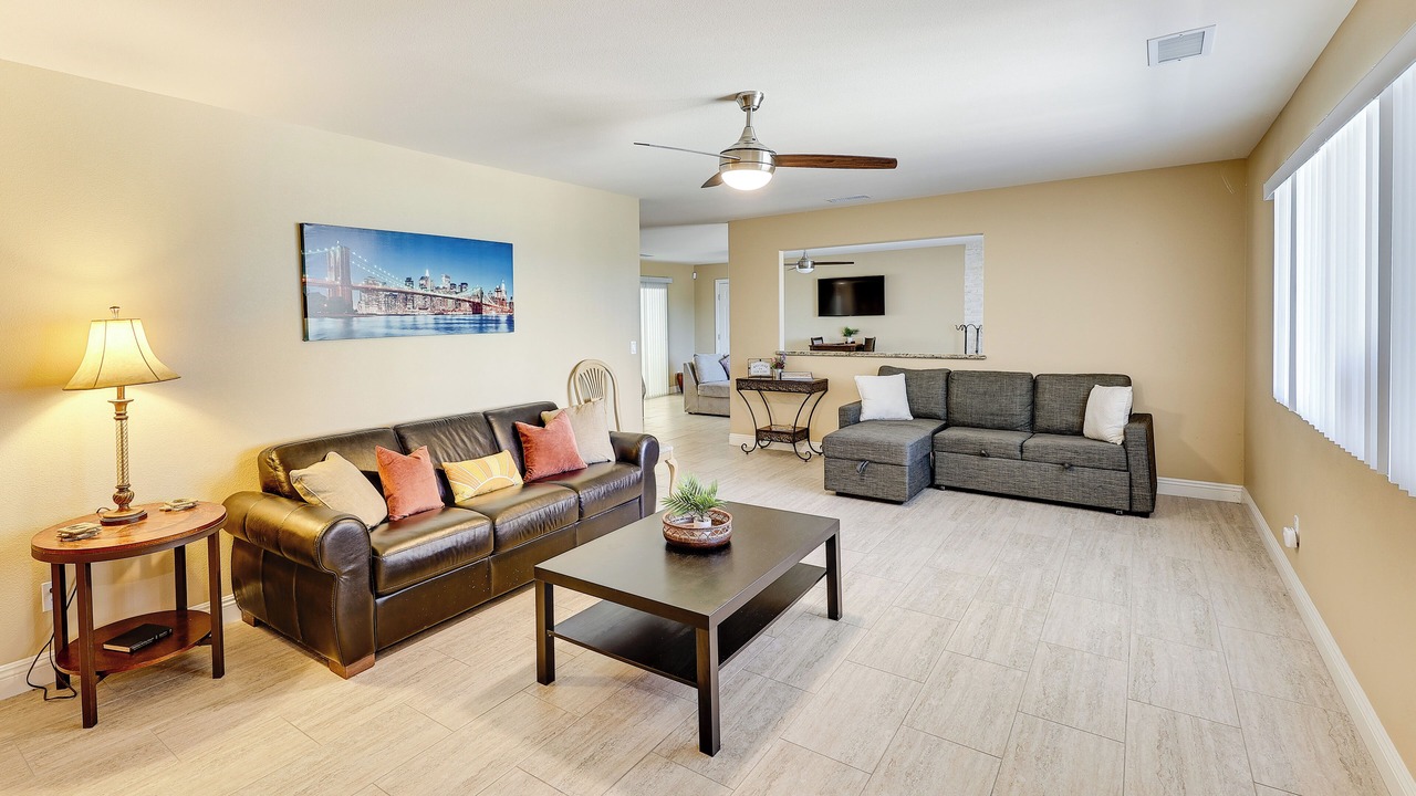 Photo of Livingroom in Lakeland Village