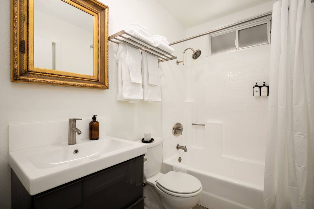 Photo of Bathroom in Joshua Tree Highlands