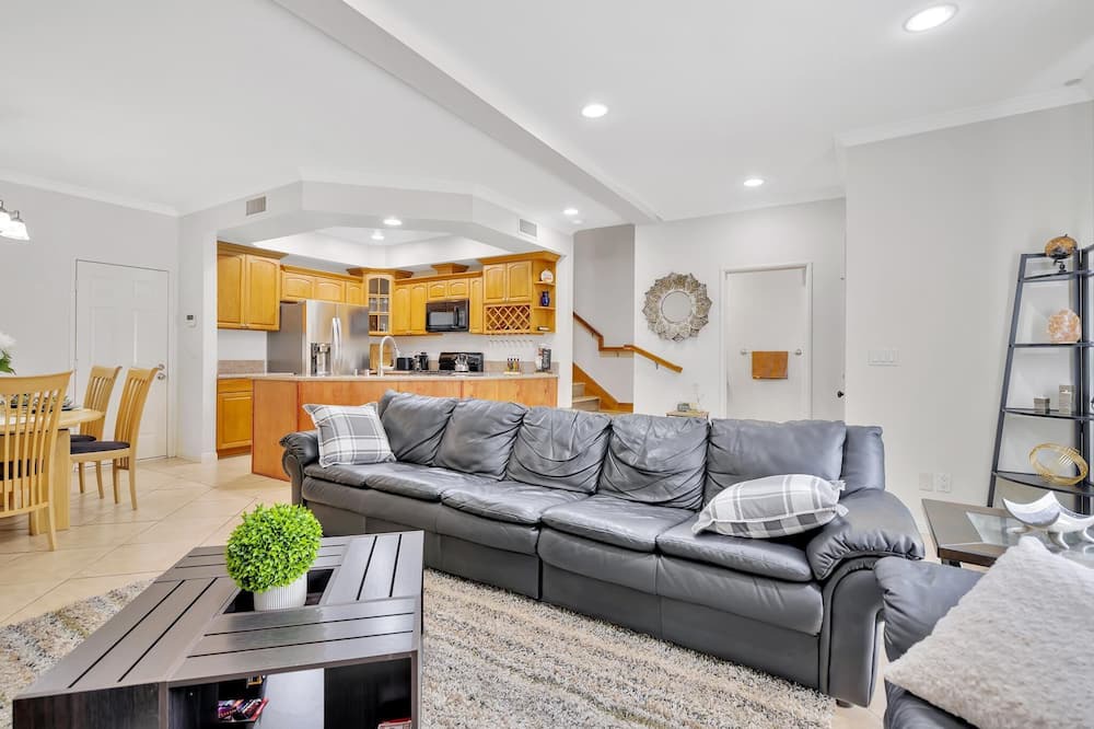 Photo of Livingroom in Pico Rivera