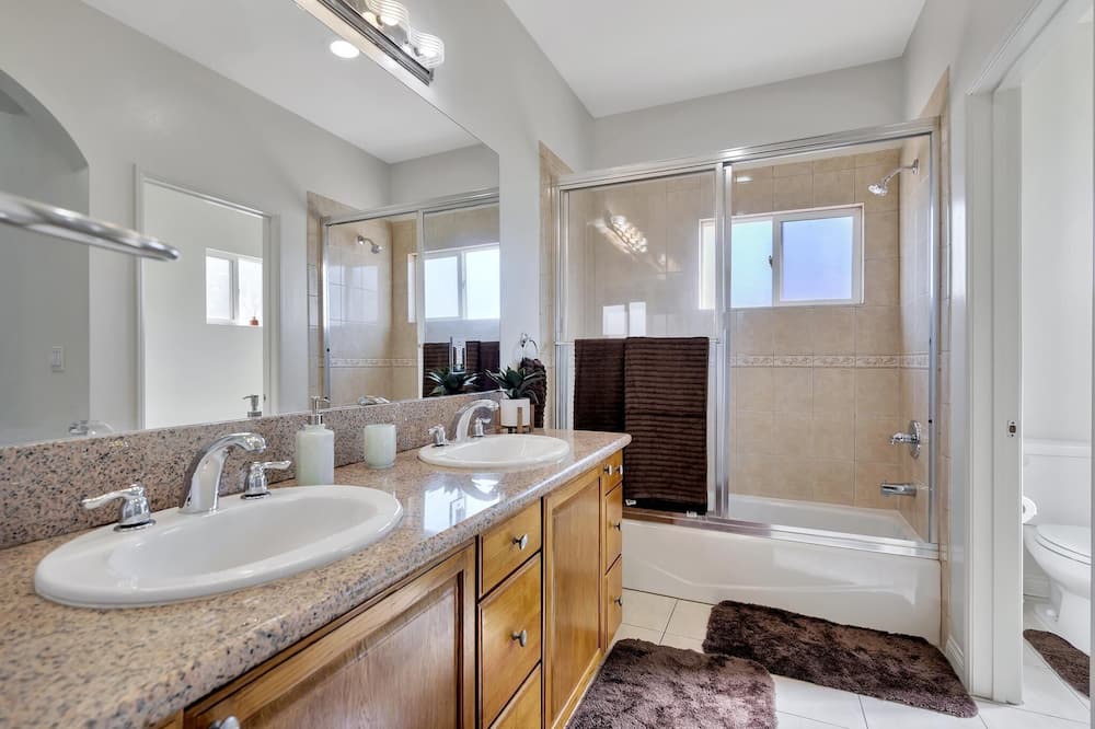 Photo of Bathroom in Pico Rivera