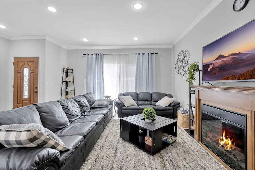 Photo of Livingroom in Pico Rivera