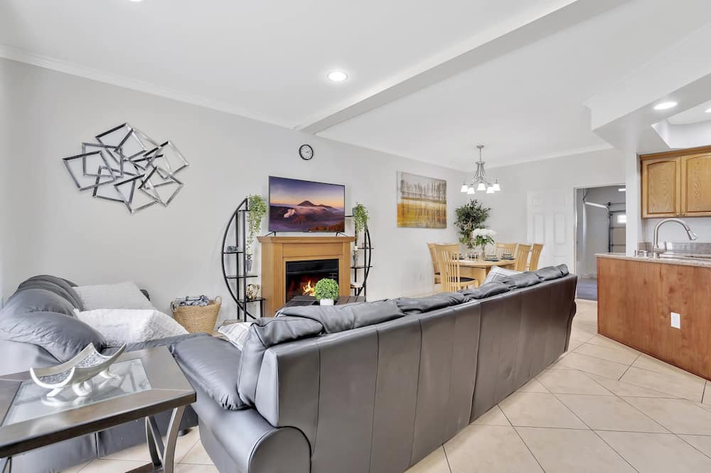 Photo of Bedroom in Pico Rivera