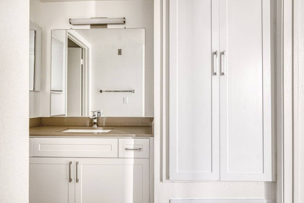 Photo of Bathroom in Los Feliz