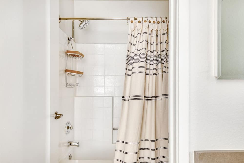 Photo of Bathroom in Los Feliz