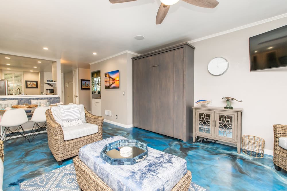 Photo of Livingroom in Townsite