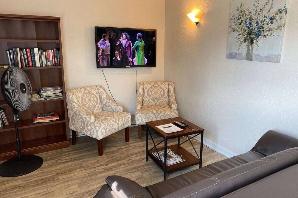 Photo of Livingroom in Eureka