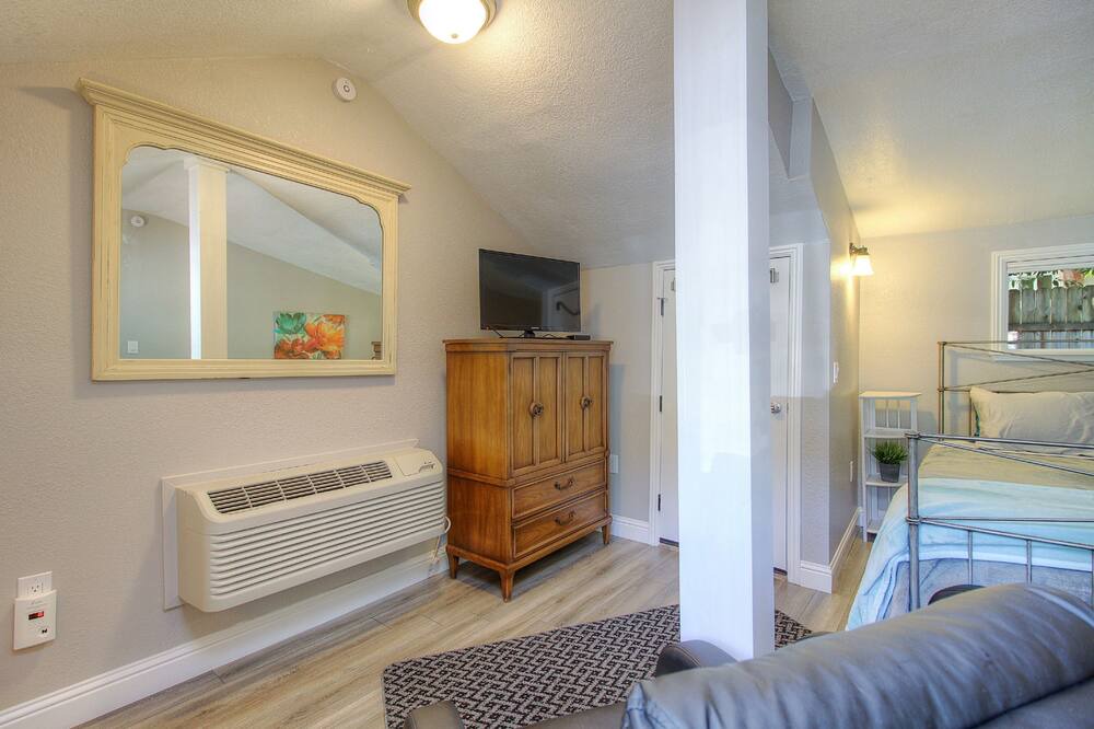 Photo of Bedroom in Forestville