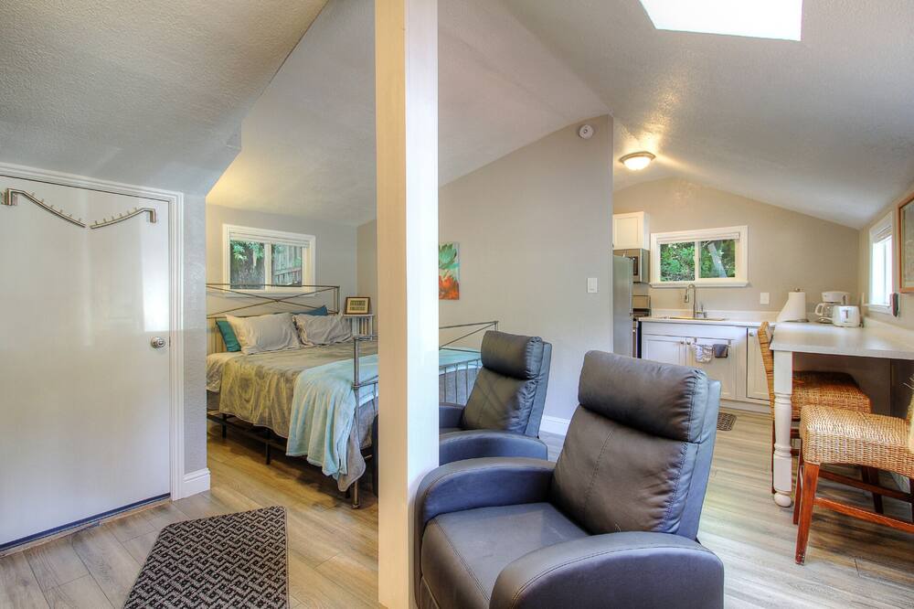 Photo of Bedroom in Forestville