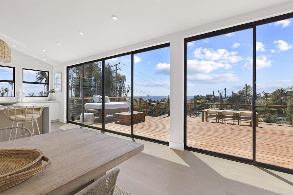 Photo of Livingroom in Western Malibu