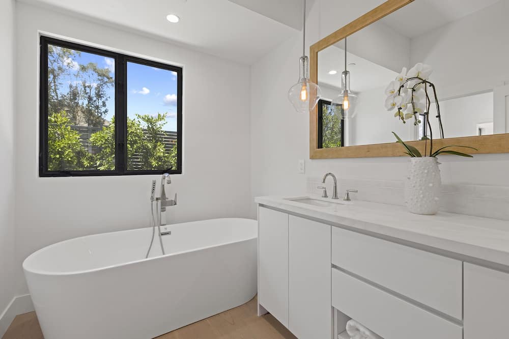 Photo of Bathroom in Western Malibu