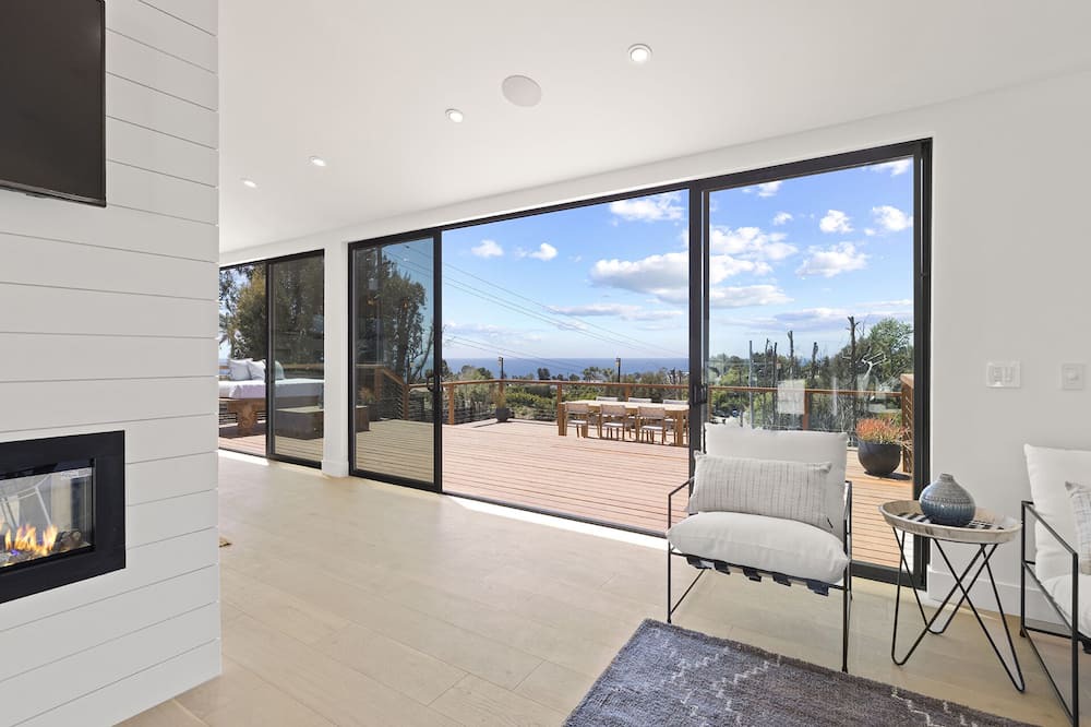 Photo of Livingroom in Western Malibu