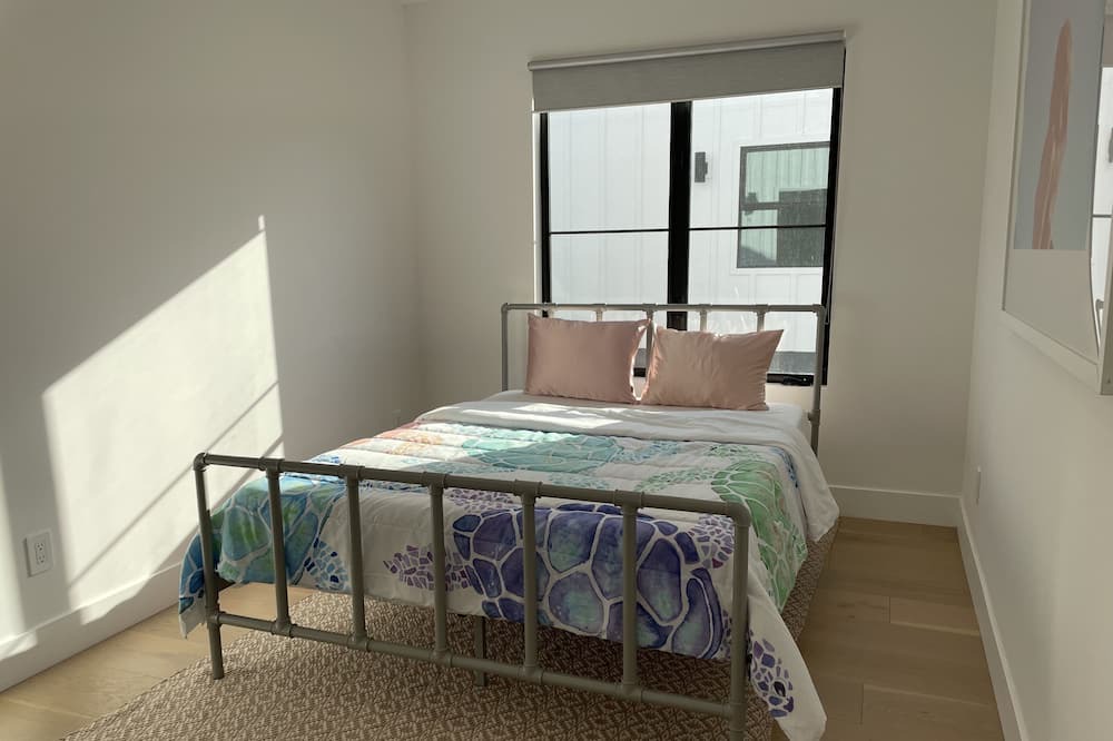 Photo of Bedroom in Western Malibu