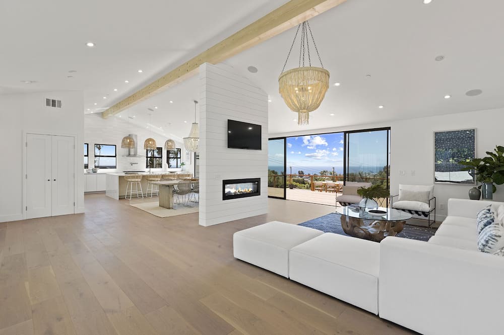 Photo of Livingroom in Western Malibu