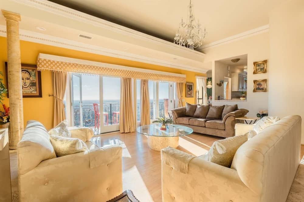 Photo of Livingroom in Whittier
