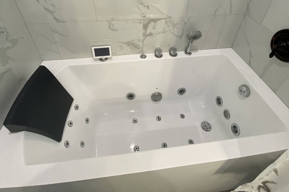 Photo of Bathroom in Wrightwood