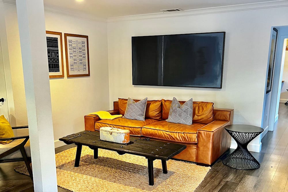 Photo of Livingroom in St. Helena